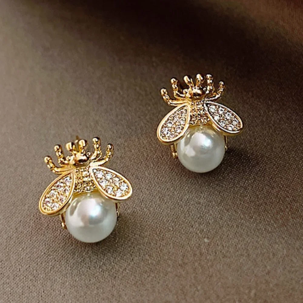 Bee Shape Pearl Earring - Picture 1 of 3